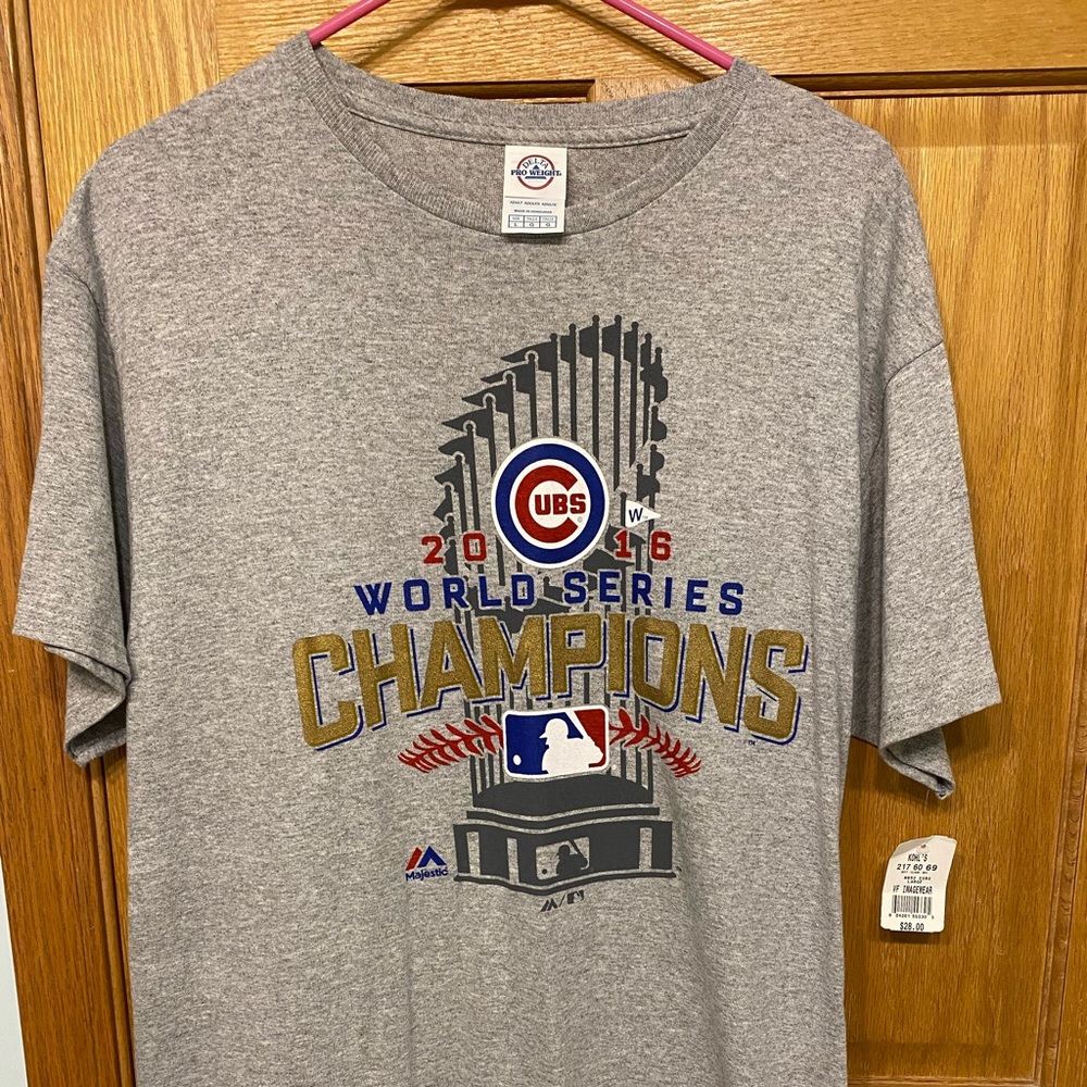 Chicago Cubs 2016 World Series Championship T shirt  size L. New with tags